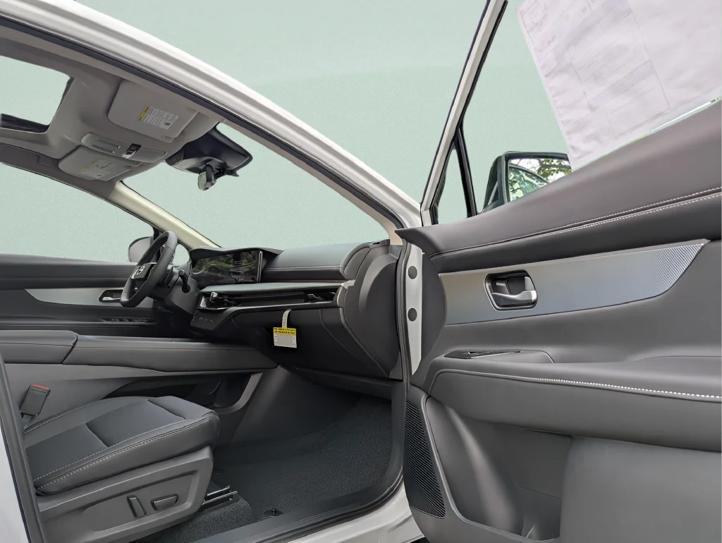 New 2026 White Nissan SL image 21