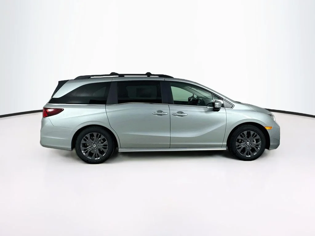 New 2026 Solar Silver Metallic Honda Touring image 9