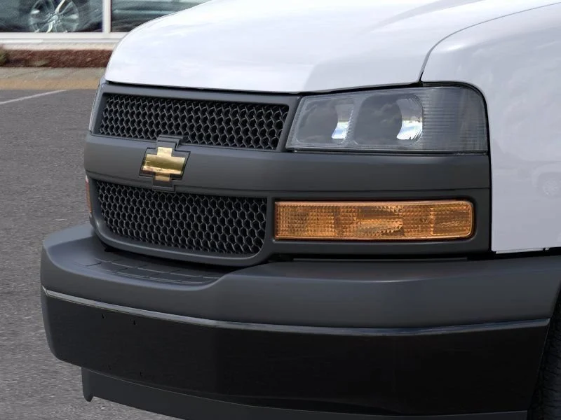 New 2026 Summit White Chevrolet WT image 13