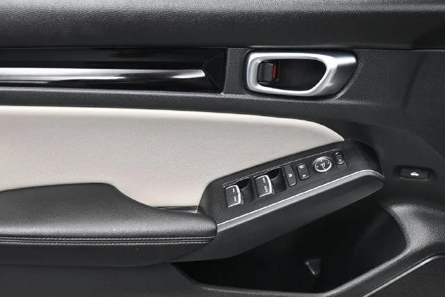 Used 2023 White Honda Touring image 7