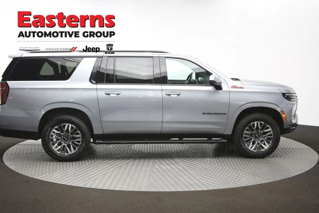 Used 2025 Gray Chevrolet Z71 image 47