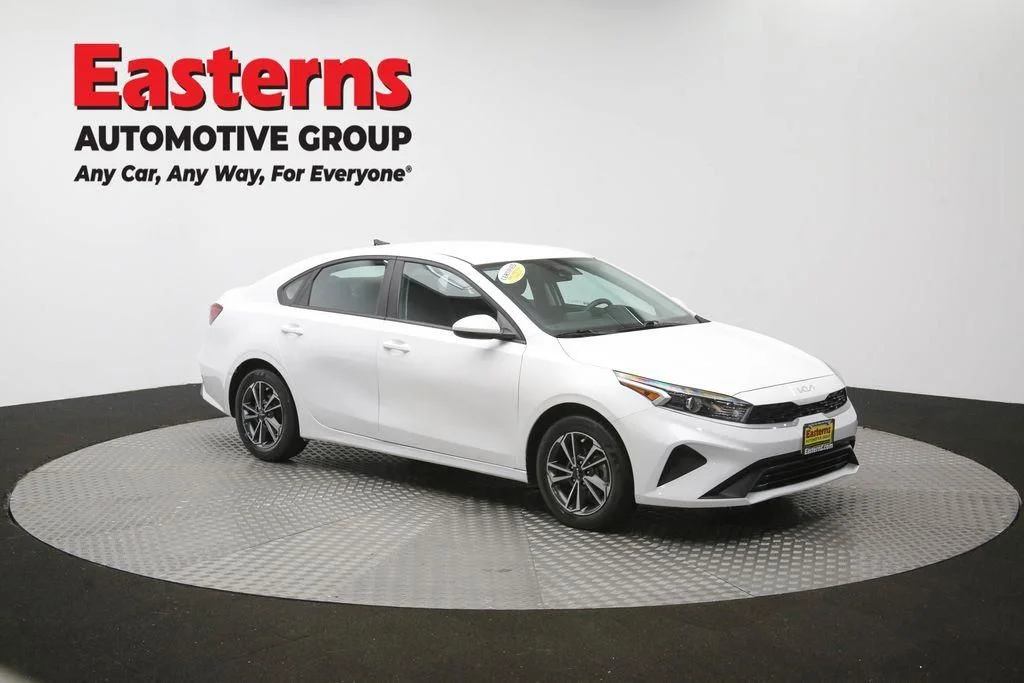Used 2023 White Kia LXS image 49