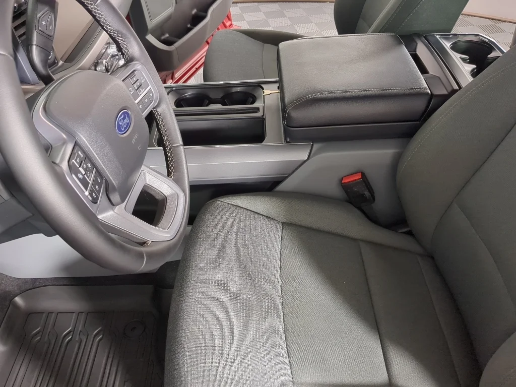 Used 2025 Rapid Red Metallic Tinted Clearcoat Ford XLT image 9