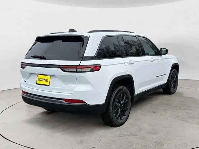 New 2026 Bright White Clear-Coat Exterior Paint Jeep Altitude image 5
