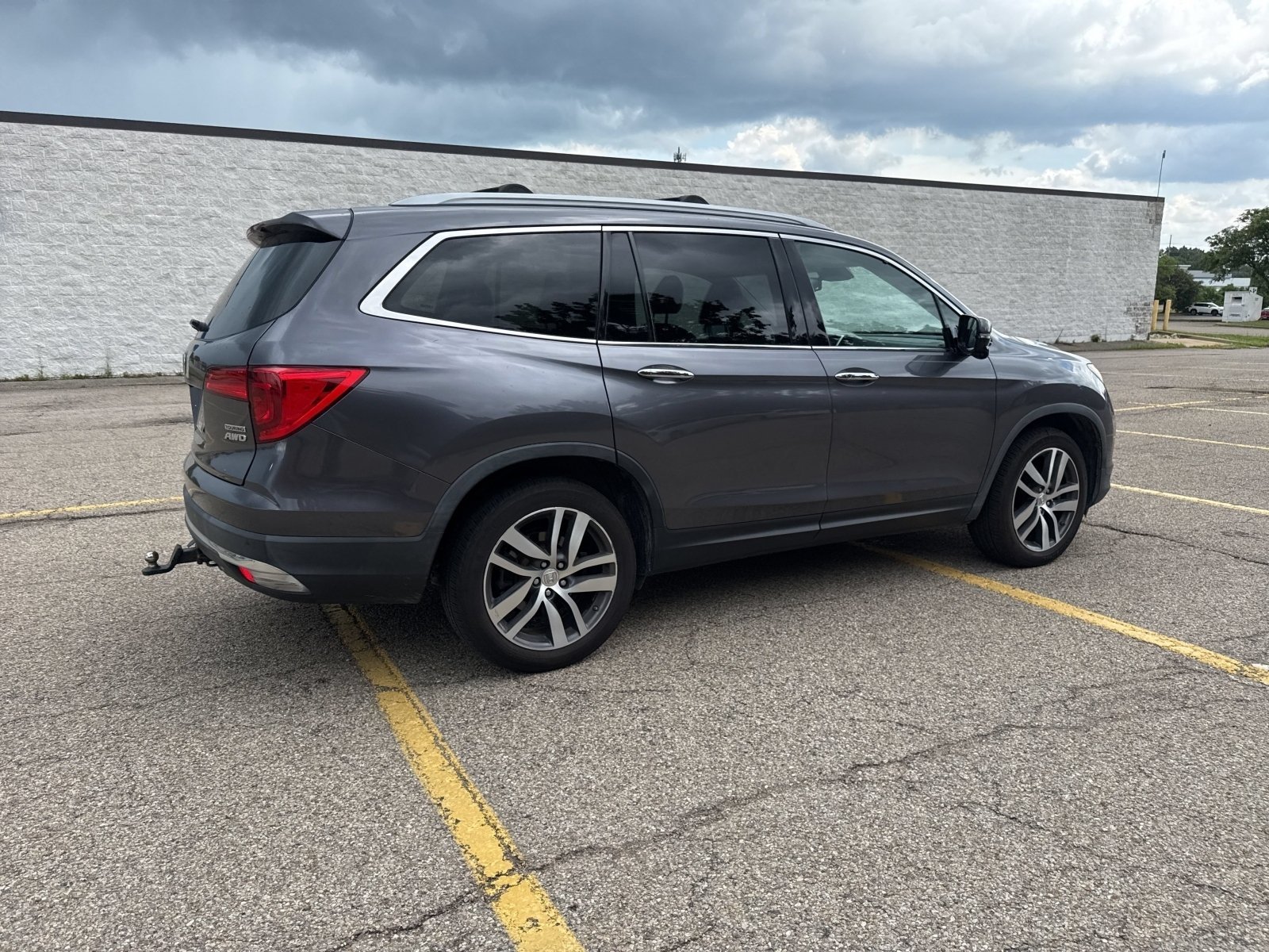 Used 2018 Modern Steel Metallic Honda Touring image 21
