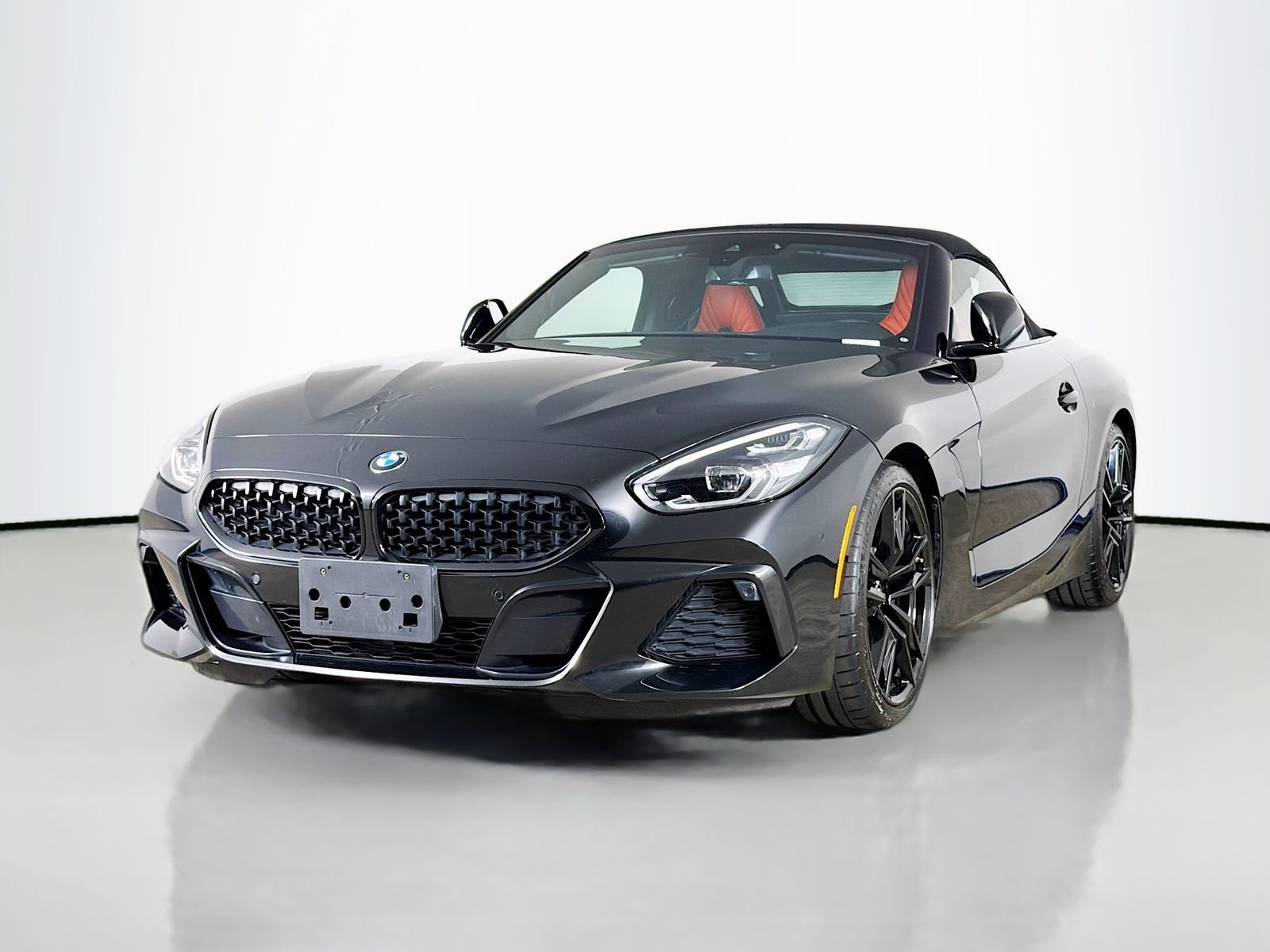Certified Used 2021 Black Sapphire Metallic BMW sDrive30i image 3