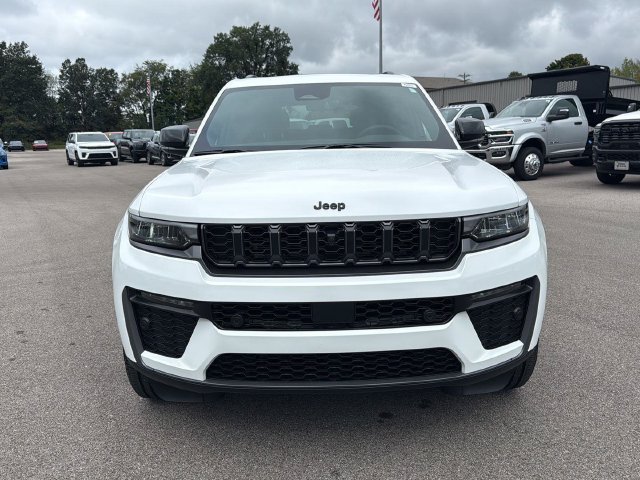 New 2026 Bright White Clear-Coat Exterior Paint Jeep  image 18