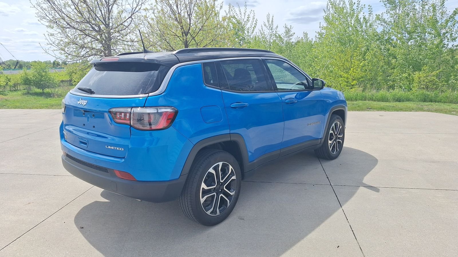 Used 2024 Blue Jeep Limited image 4