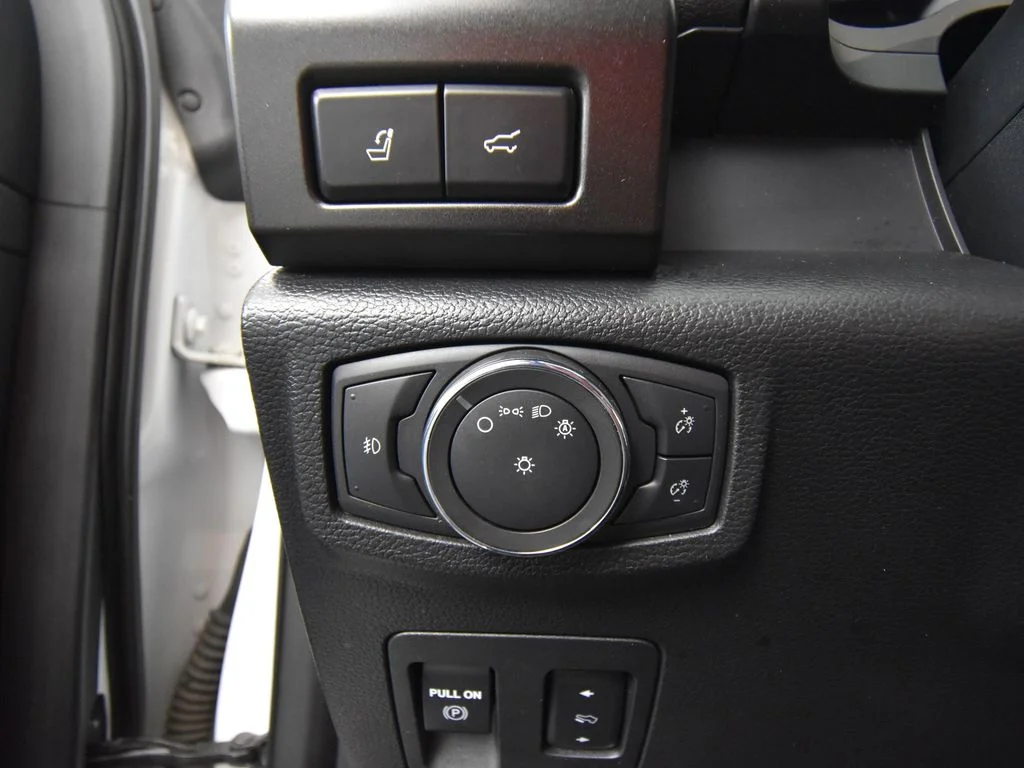 Used 2021 White Ford Limited image 26
