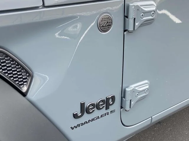 New 2025 Anvil Clearcoat Jeep Sport S image 9