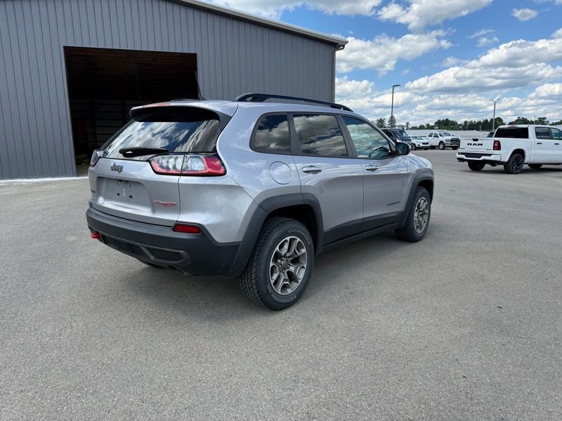 Used 2022 Silver Jeep Trailhawk image 6