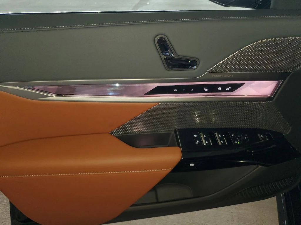 New 2026 Black BMW M70 image 14