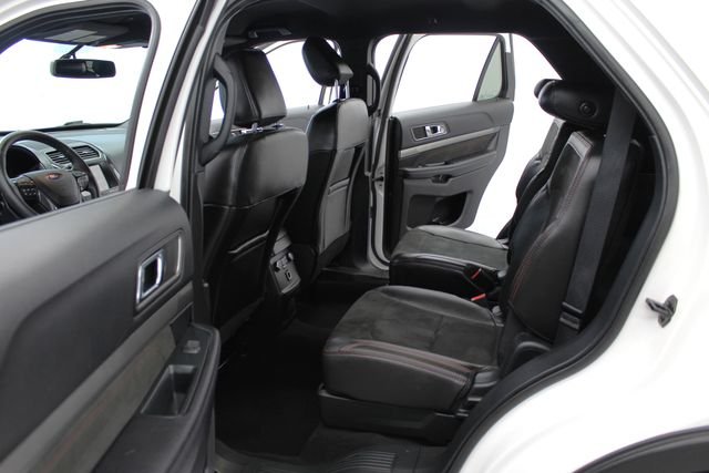 Used 2018 White Platinum Tri-Coat Metallic Ford XLT image 14