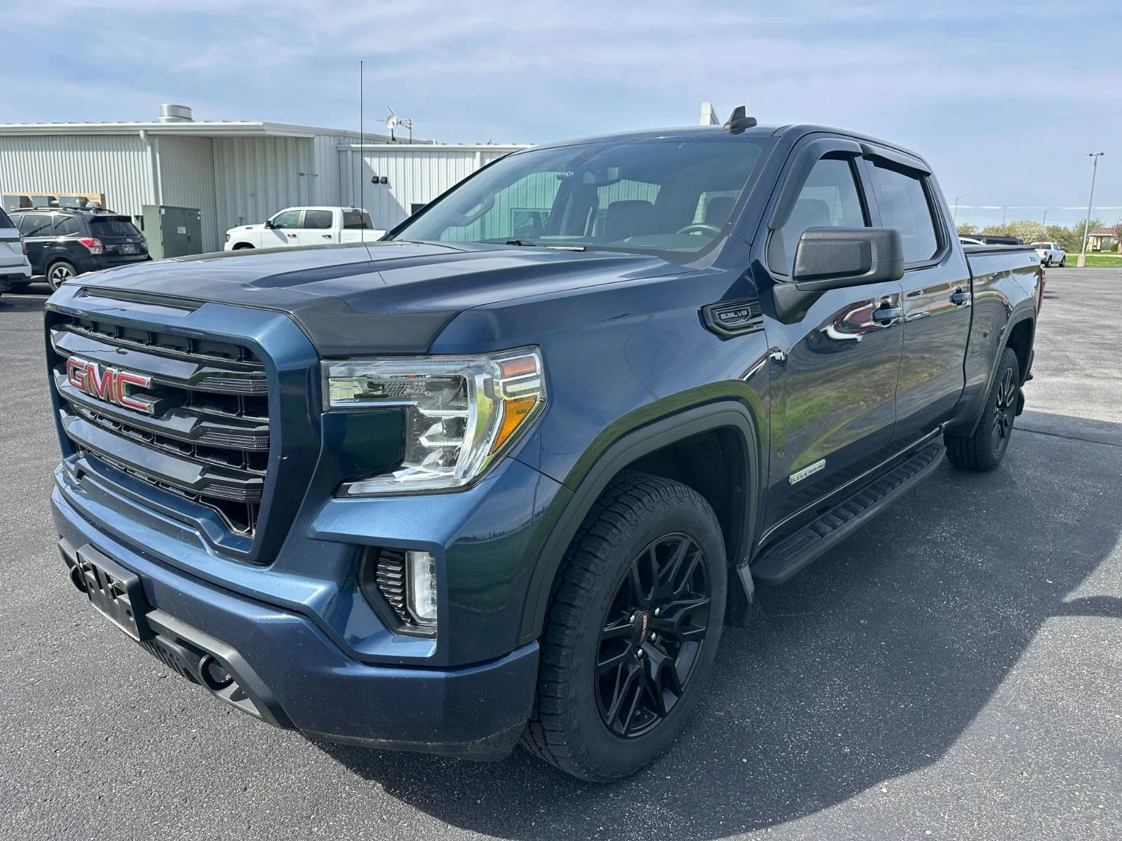 2020 GMC Sierra 4WD Crew Cab Standard Box Elevation's photo