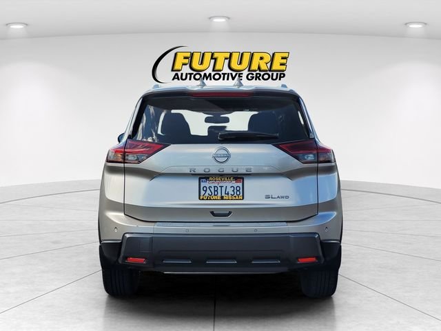Used 2025 Gold Nissan SL image 8