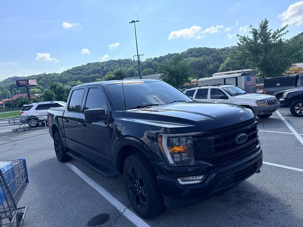 Used 2022 Black Ford XLT image 2