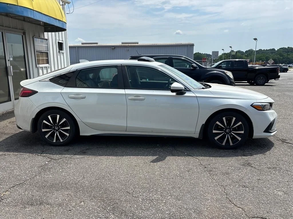 Used 2024 White Honda EX-L image 7