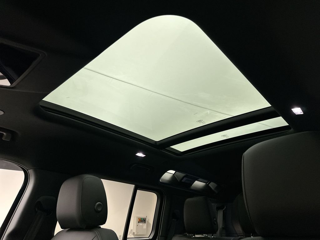 New 2026 Santorini Black Metallic Land Rover S image 19