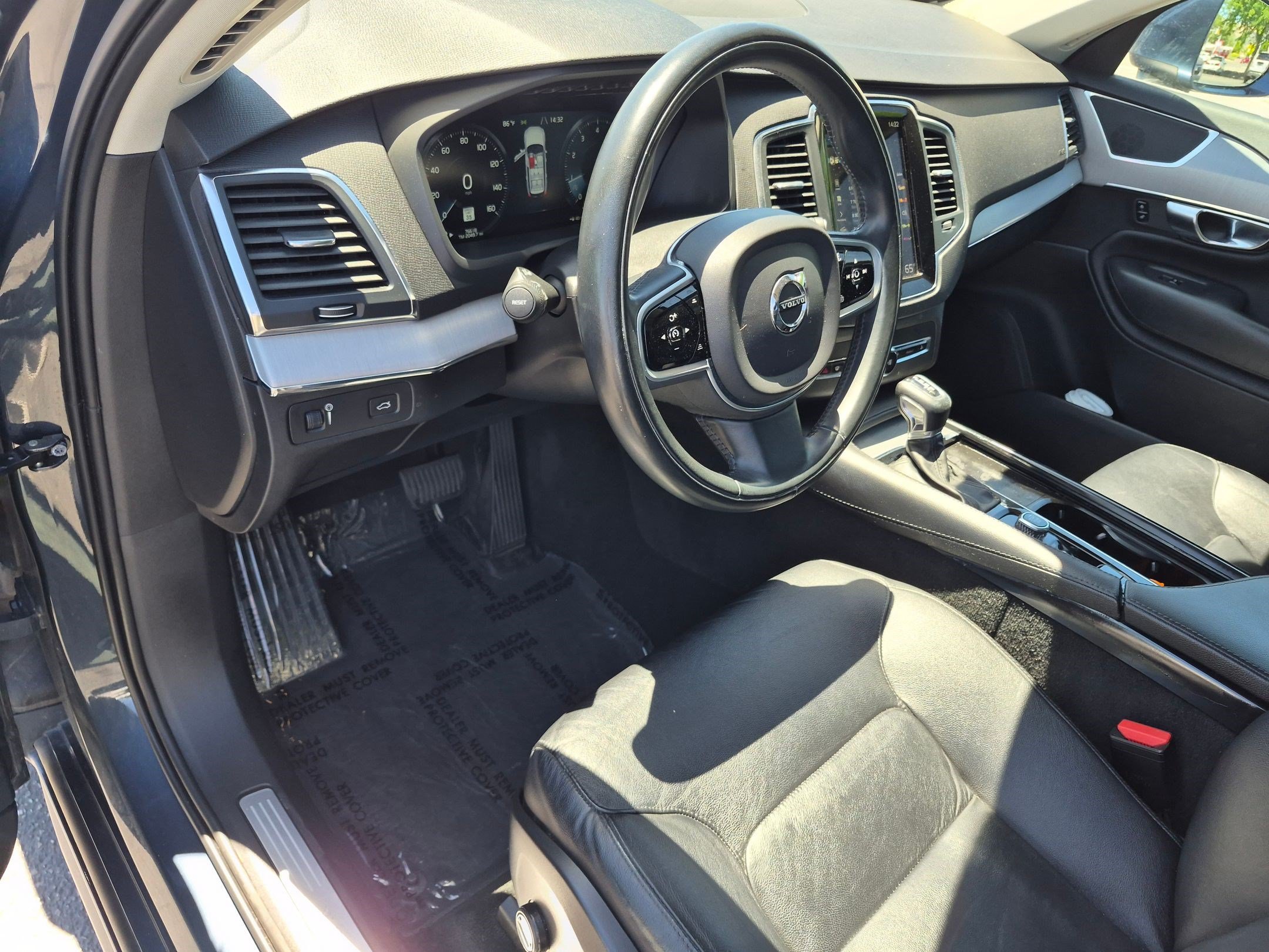 Used 2021 Denim Blue Metallic Volvo Momentum image 15