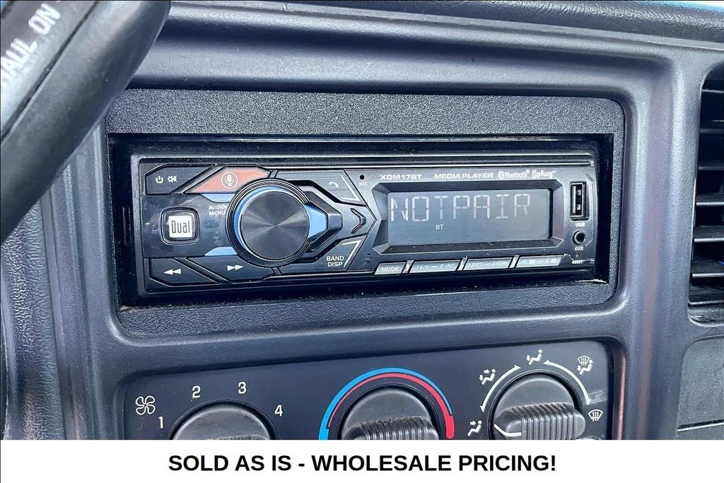 Used 2002 White Chevrolet Base image 14