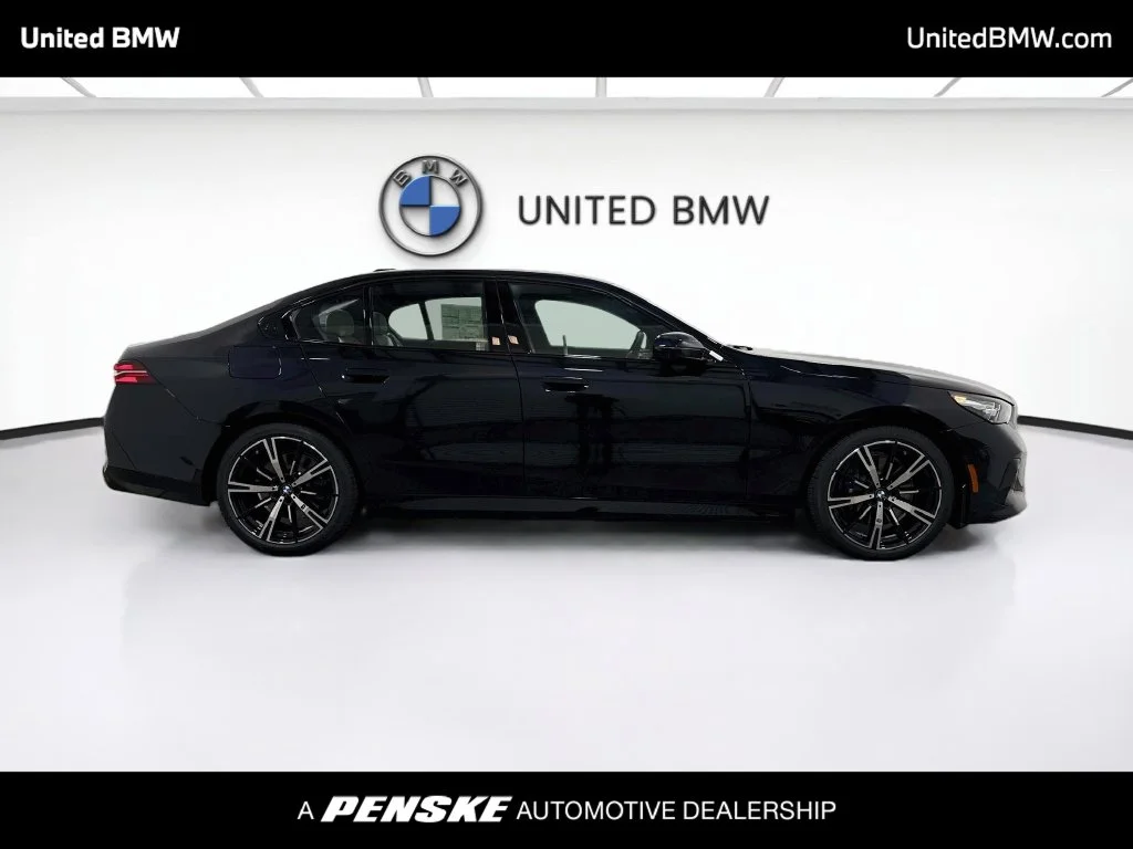 New 2027 Carbon Black Metallic BMW 540i xDrive image 4
