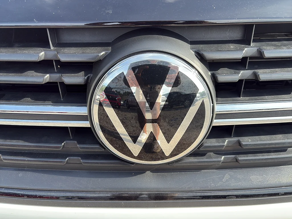 Certified Used 2023 Pure White Volkswagen Sport Auto image 11