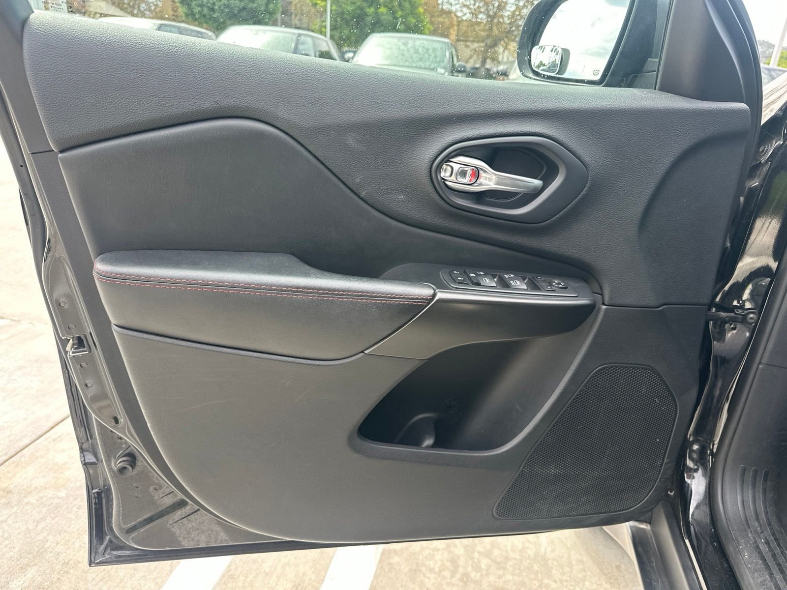 Used 2019 Diamond Black Crystal Pearlcoat Jeep Trailhawk image 24