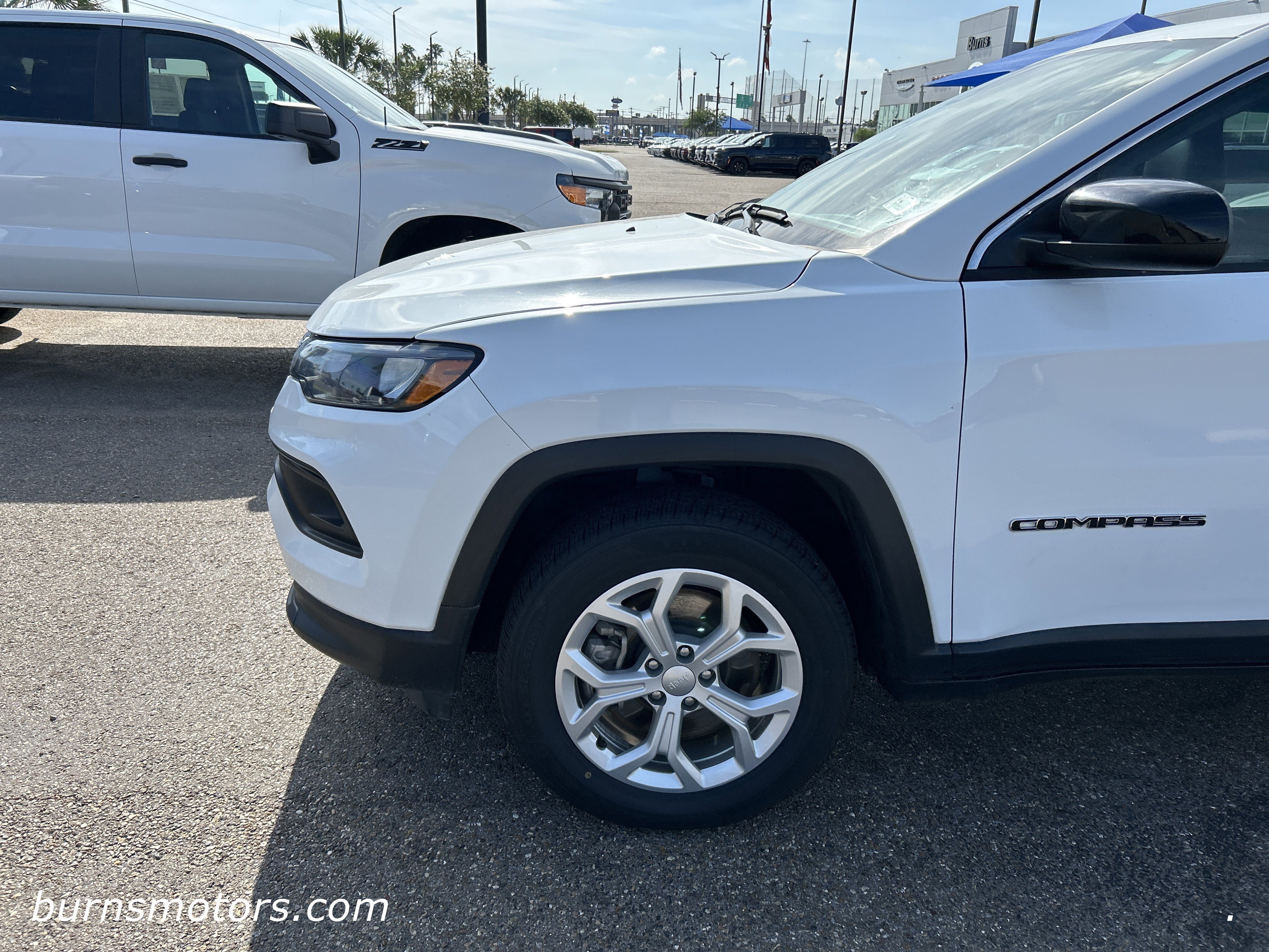 Used 2024 Bright White Jeep Latitude image 4