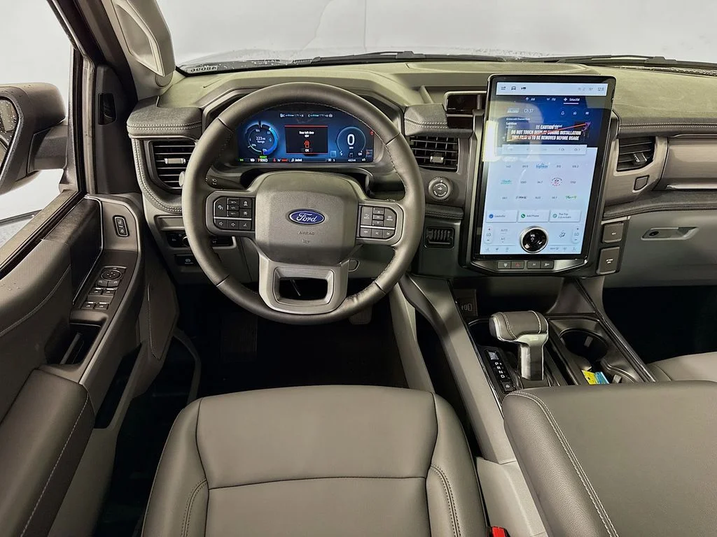 2025 Ford F-150 Lightning Flash - Photo 23