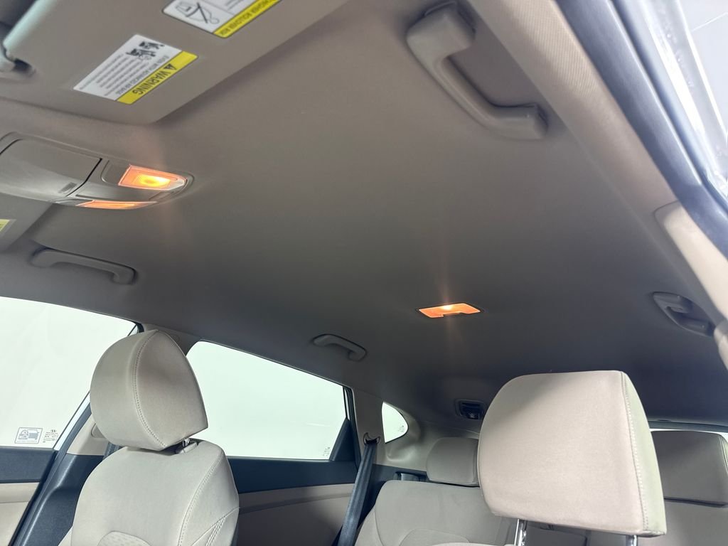 Used 2019 White Hyundai SE image 21