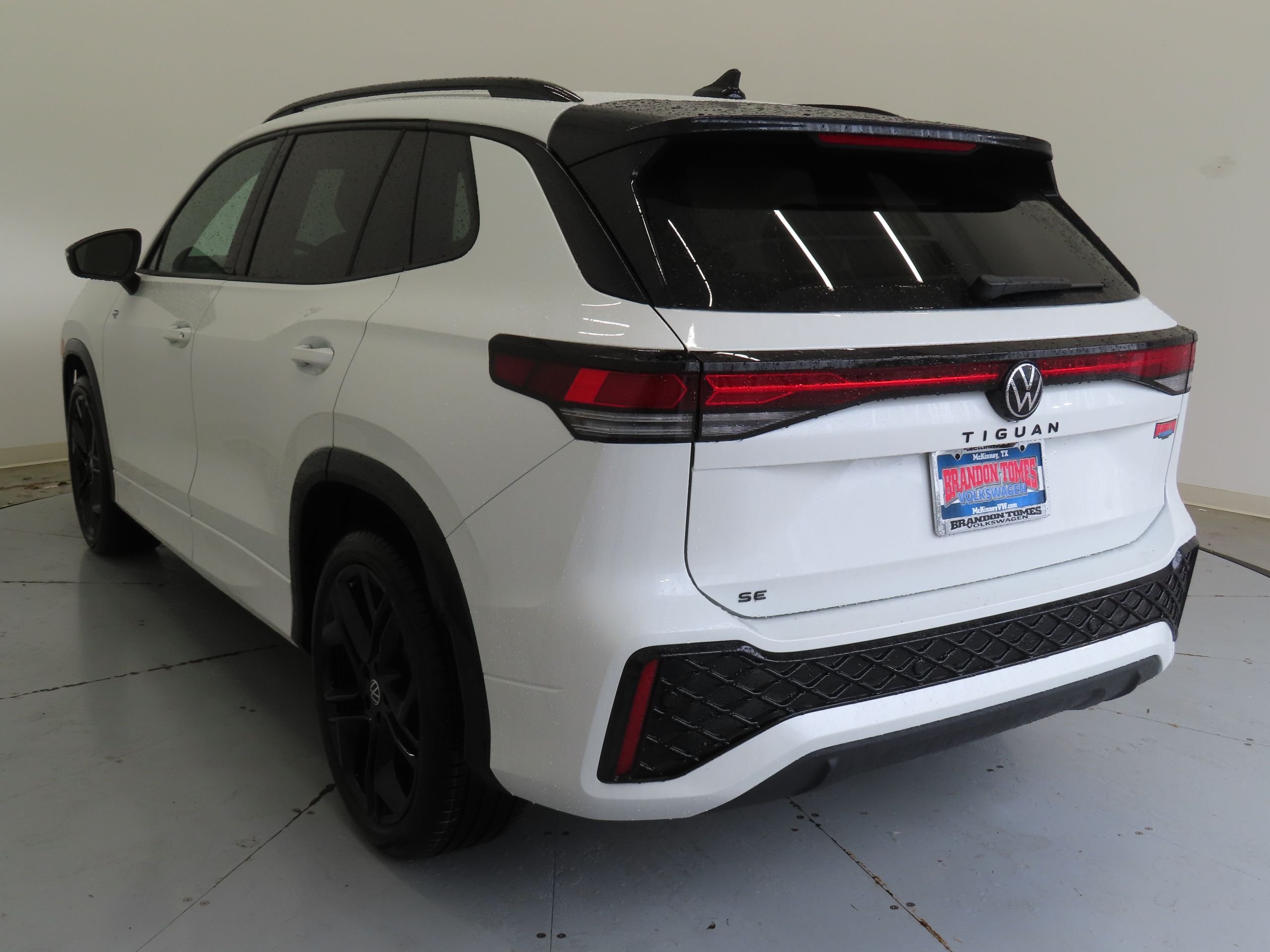 New 2026 White Volkswagen 2.0T SE R-Line Black image 6