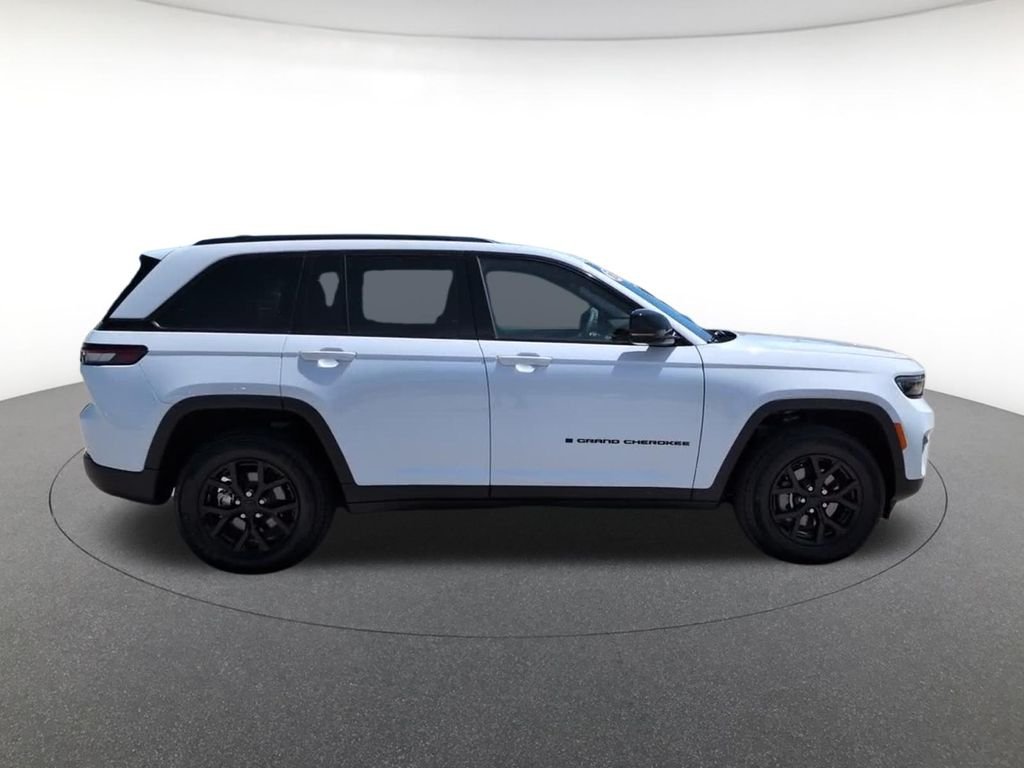 Used 2025 White Jeep Altitude X image 7