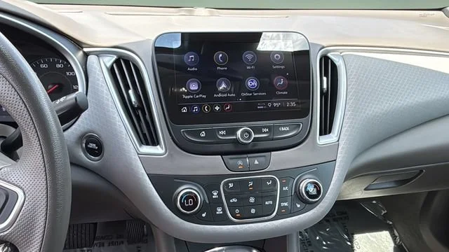 Used 2025 Summit White Chevrolet 1LT image 25