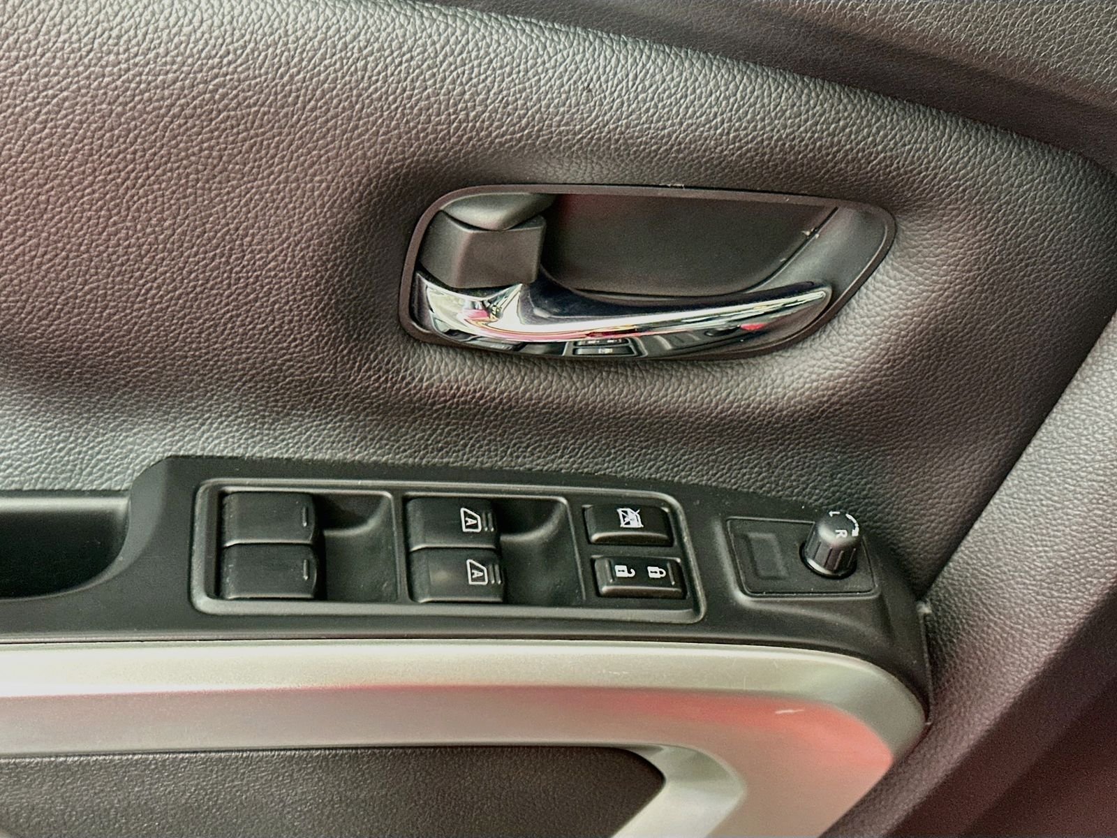 Used 2022 Red Alert Nissan SV image 17