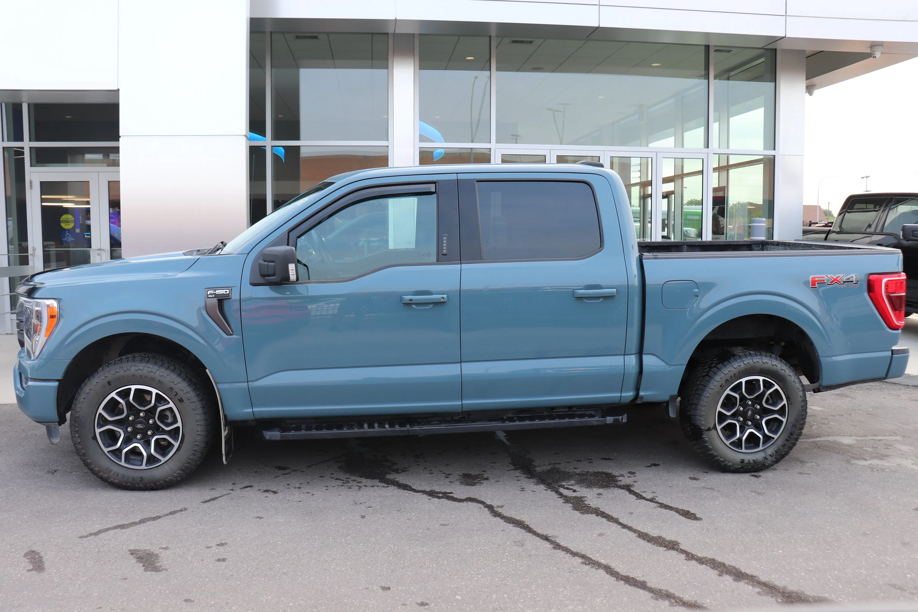 Used 2023 Blue Ford XL 4WD SuperCrew 5.5