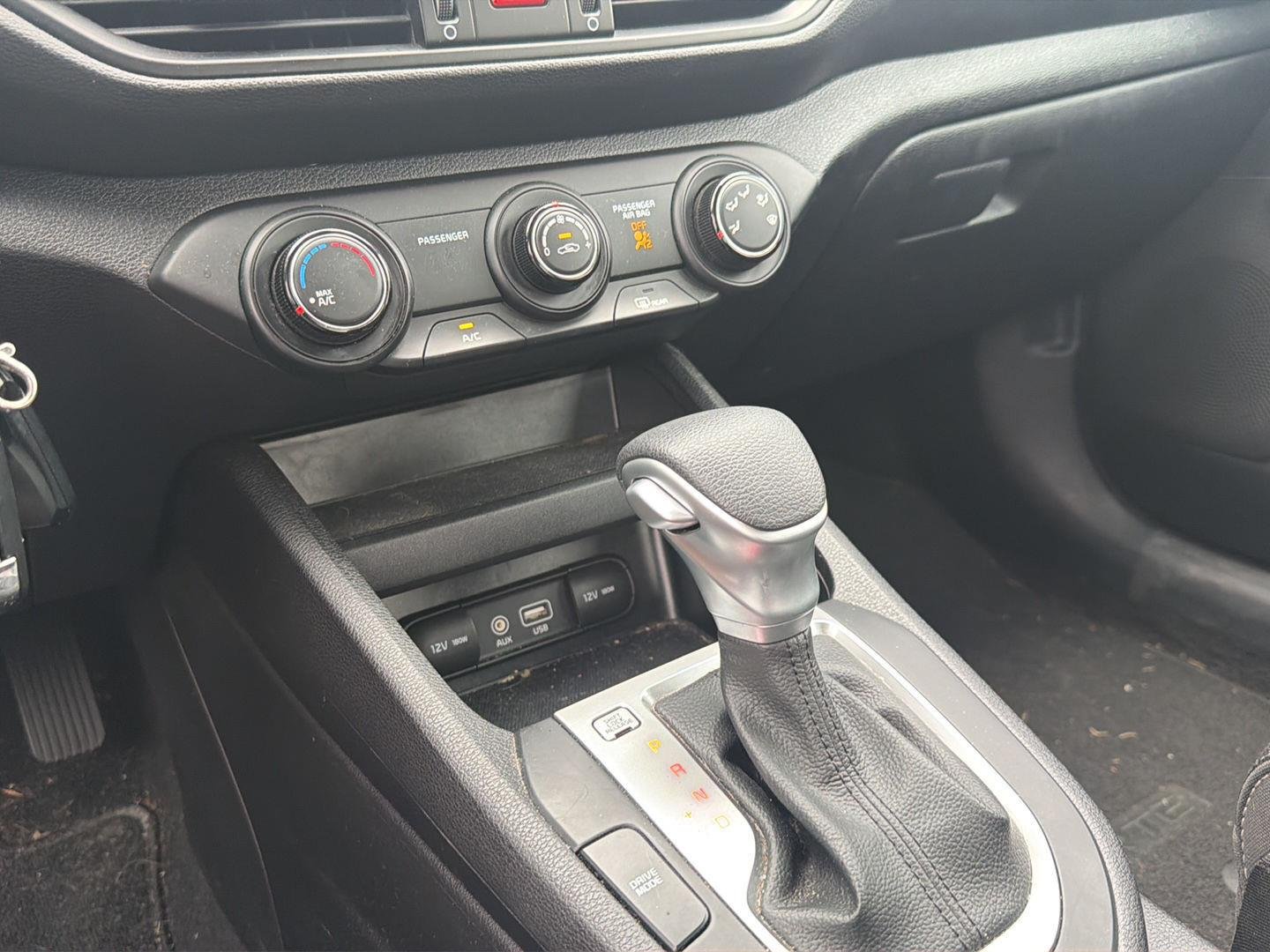 Used 2020 Silky Silver Kia  image 13