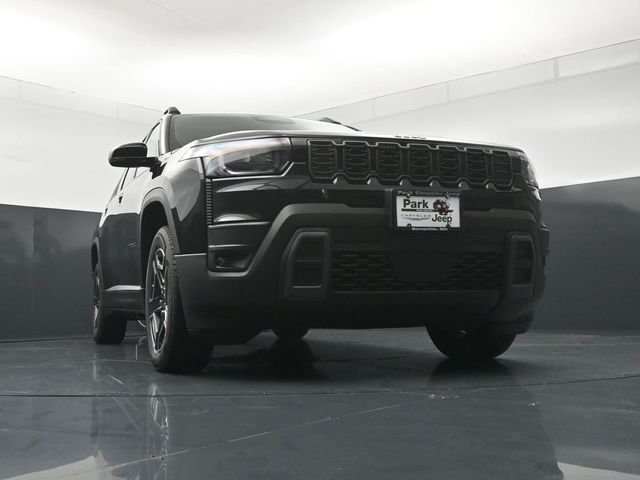 New 2026 Diamond Black Crystal Pearl-Coat Exterior Paint Jeep Limited image 19