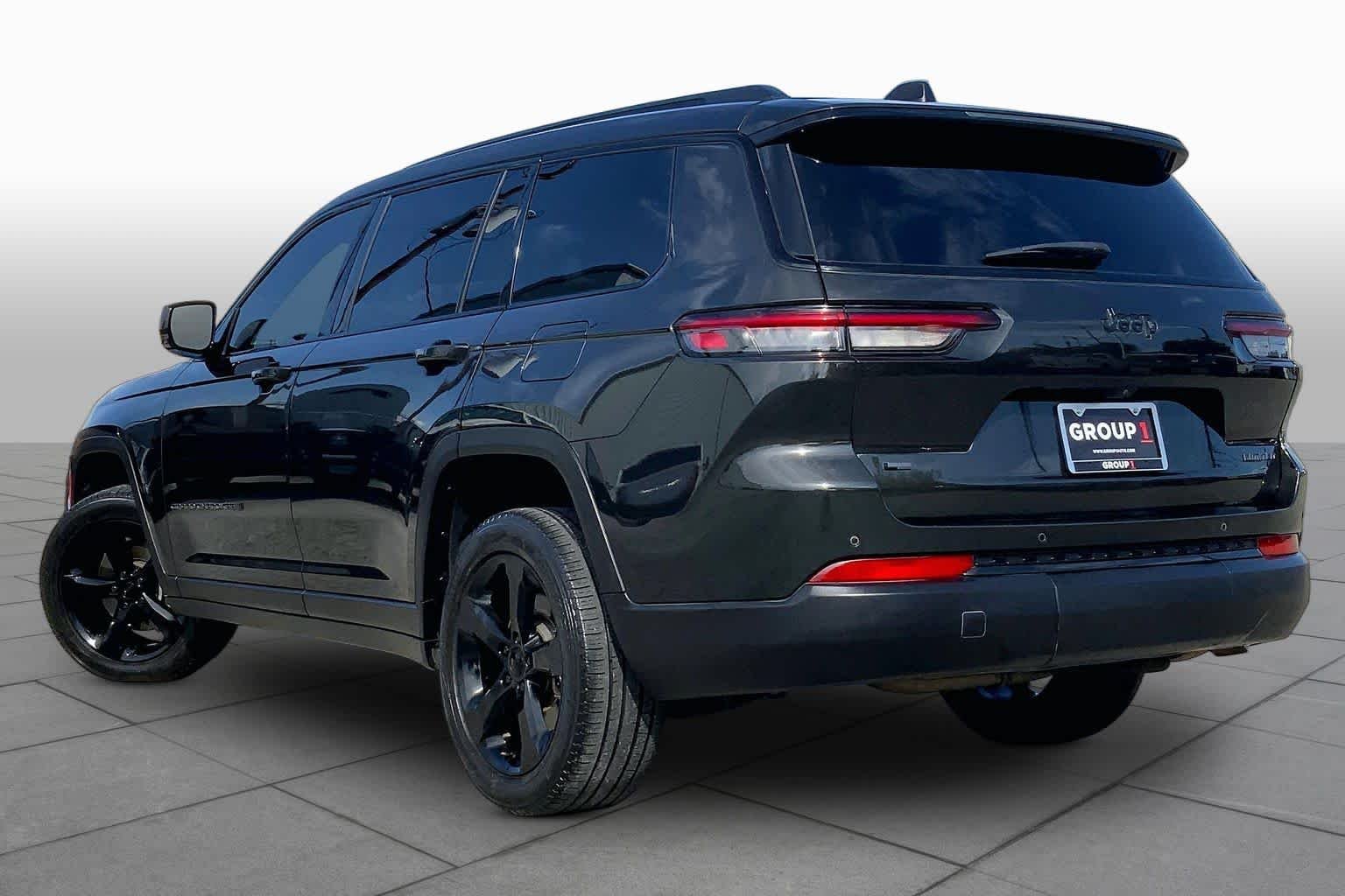 Used 2023 Rocky Mountain Pearlcoat Jeep Limited image 11