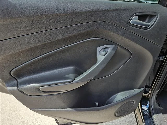 Used 2017 Shadow Black Ford SE Front-wheel Drive image 12