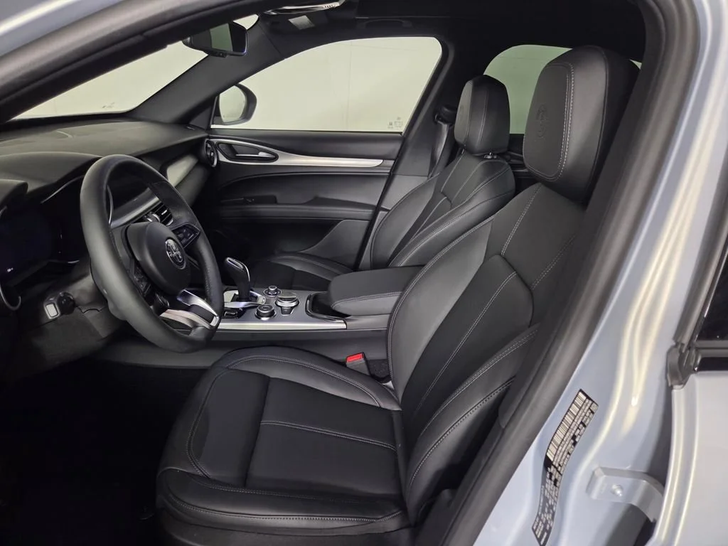 New 2026 Moonlight Gray Metallic Alfa Romeo Base image 8