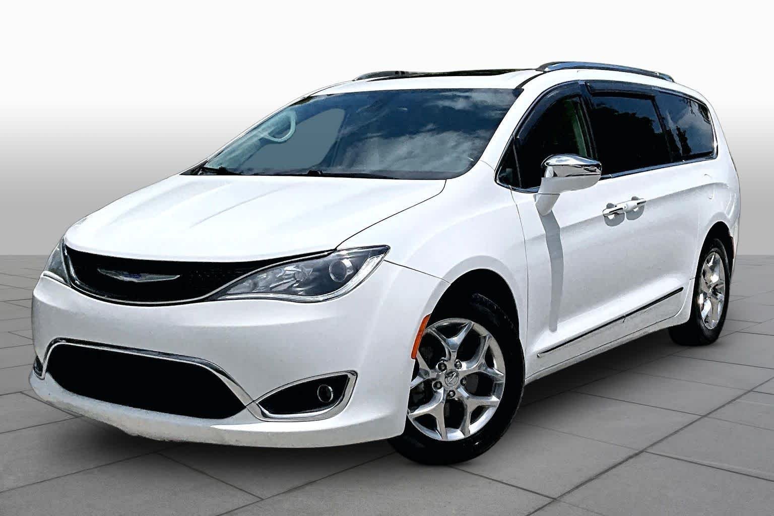 2019 Chrysler Pacifica Limited's photo