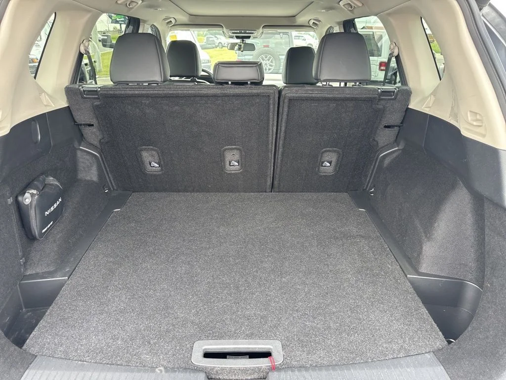 Used 2023 Gray Nissan SV image 8