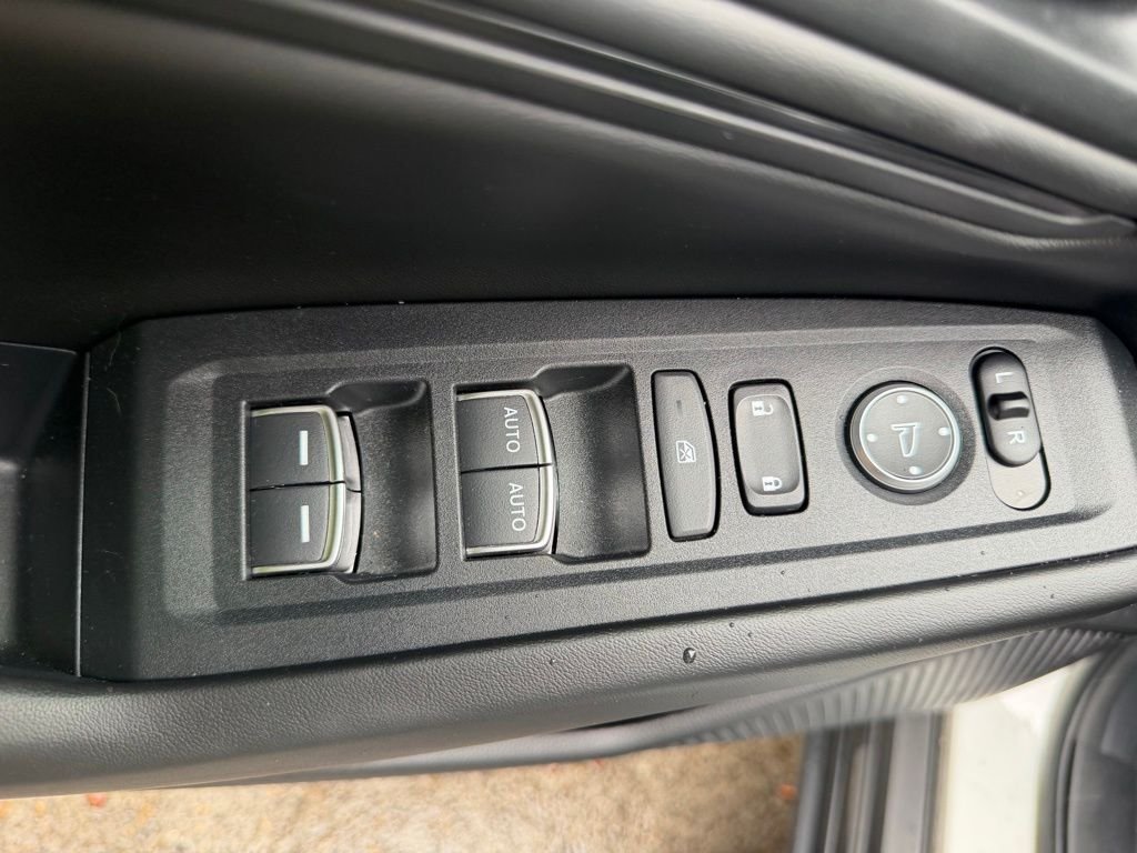 Used 2023 Platinum White Honda EX image 10