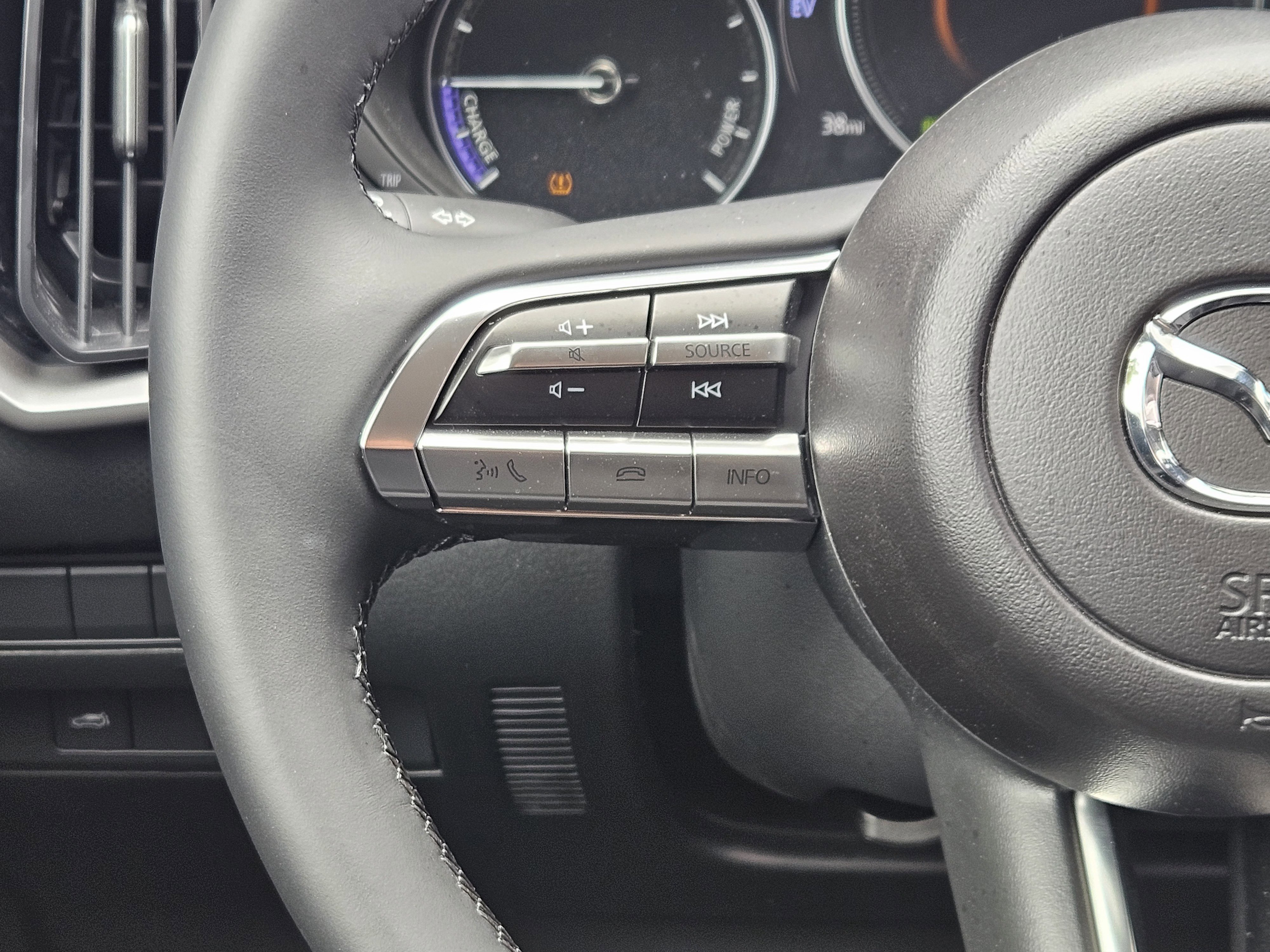 Used 2025  Mazda Preferred image 27