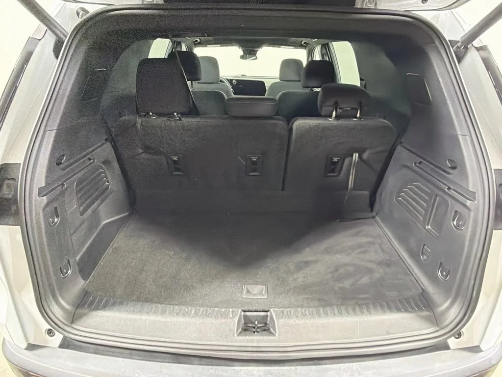 Used 2025 Summit White Chevrolet LT image 23
