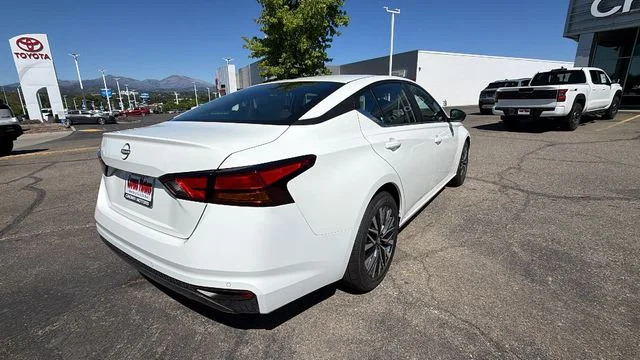 New 2026 White Nissan 2.5 SV image 4