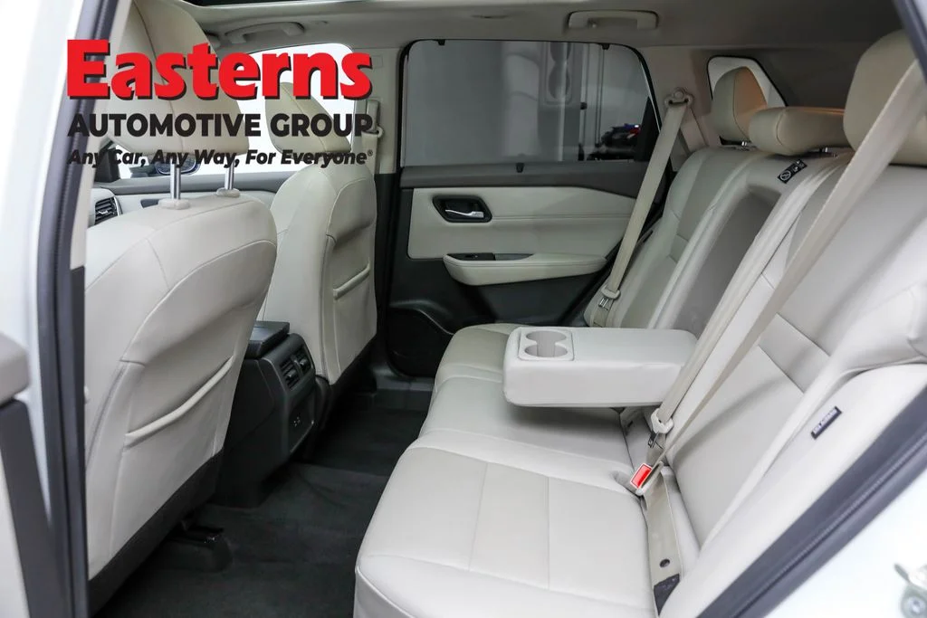 Used 2022 White Nissan SV image 22