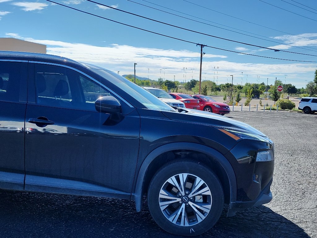 Used 2022 Super Black Nissan SV image 4