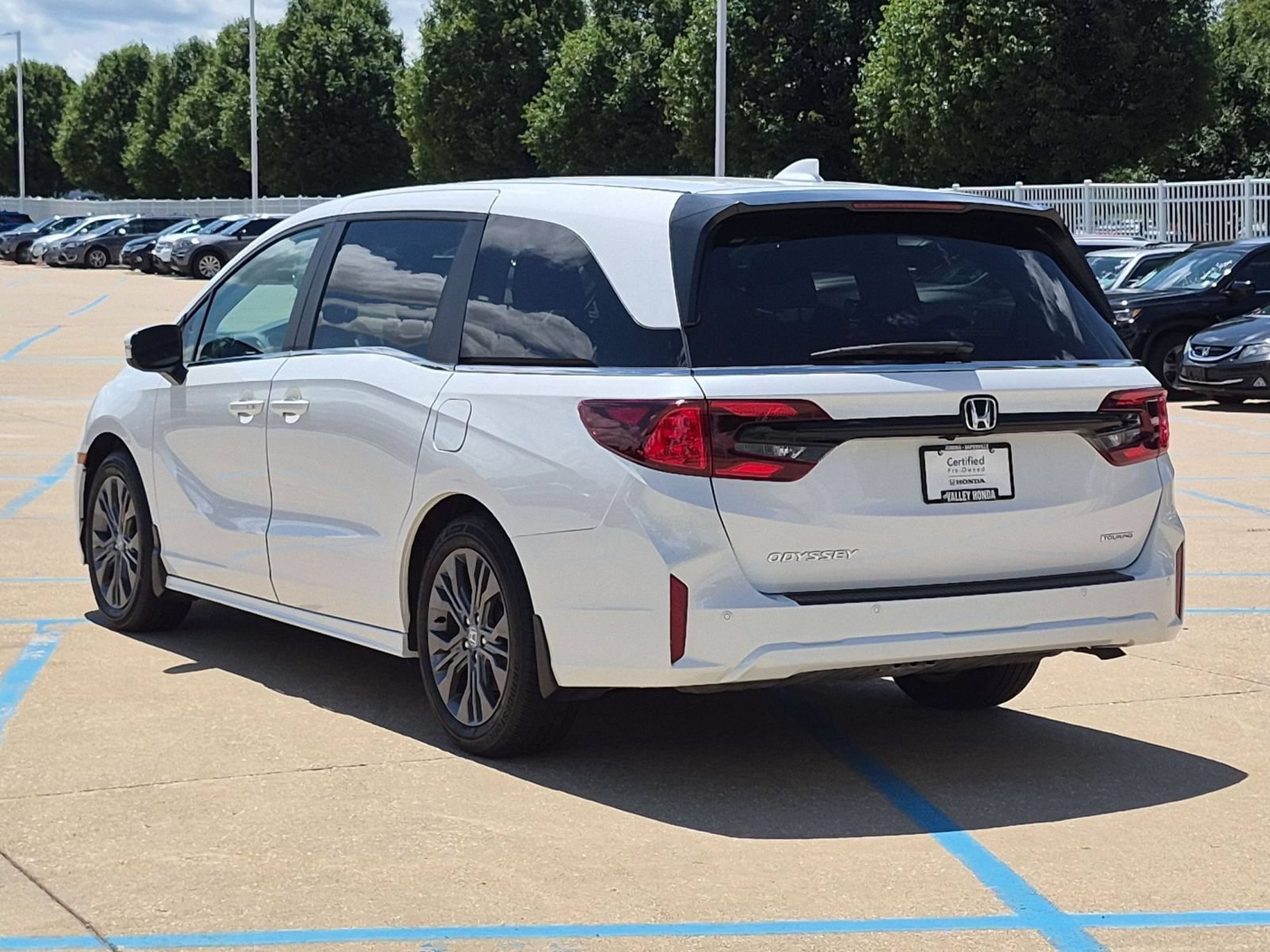 Certified Used 2025 Platinum White Pearl Honda Touring image 8