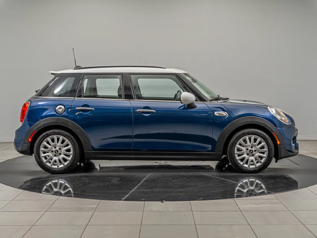 Used 2016 Deep Blue Metallic MINI  image 4